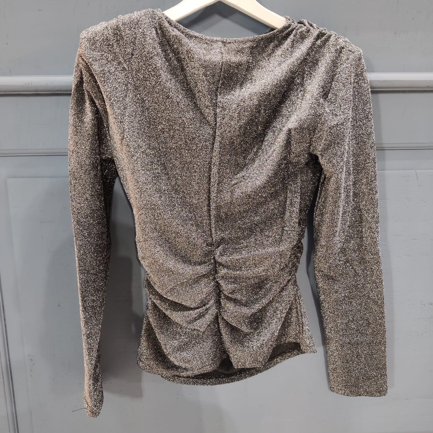Top a maniche lunghe argentato brillante