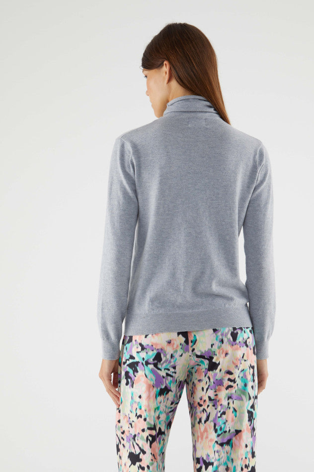 Maglia a maglia fine con collo alto grigio