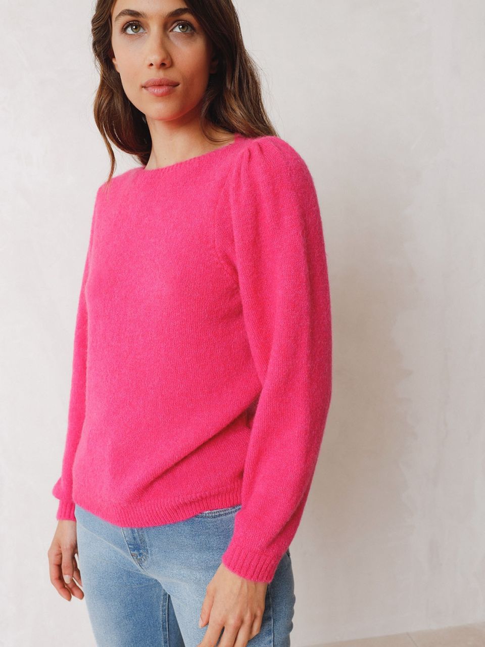 Maglione con maniche a sbuffo fucsia