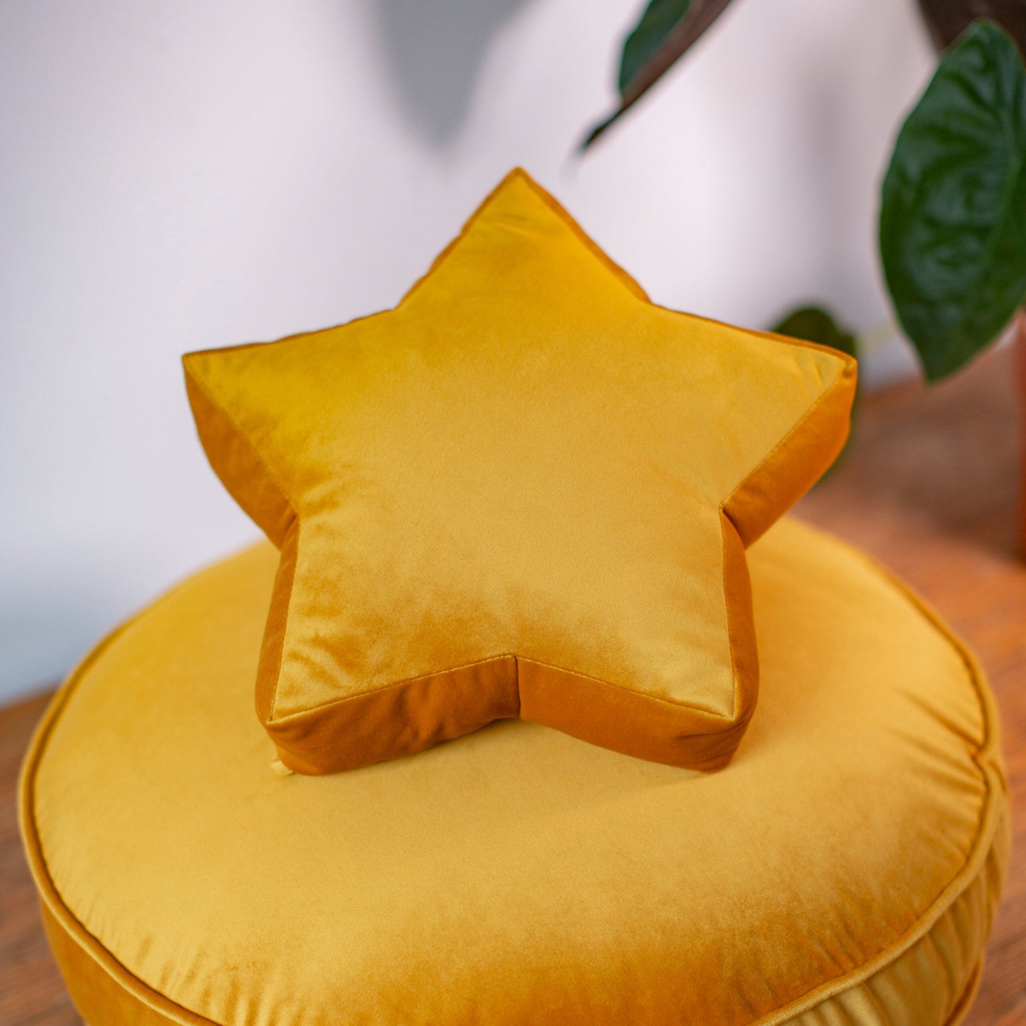 Stella piccola in velluto giallo